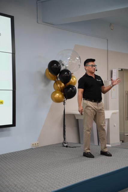 Команда и инвесторы после объявления победы