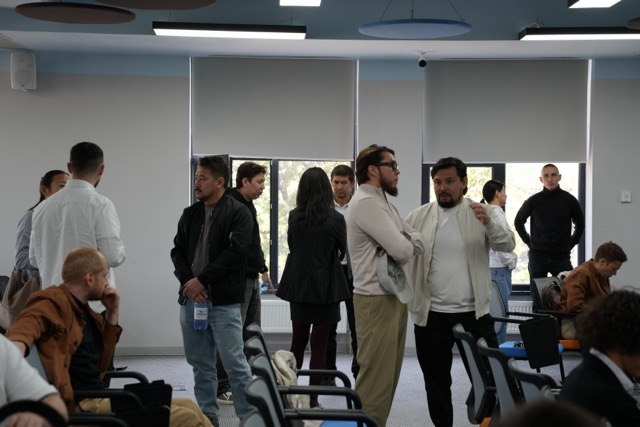 Команда проводит мастермайнд сессию